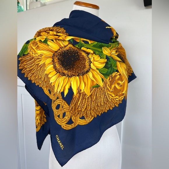 Stunningly beautiful twill silk Chanel Scarf with Yellow Sunflowers and Wheat - Picture 6 of 9